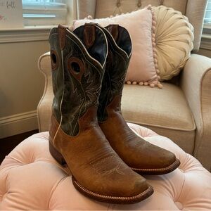 Cowboy boots, excellent condition!